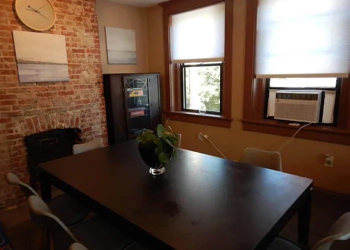3 Beds, Homey, Spacious, Stadiums, Free Parking, Parks Pittsburgh