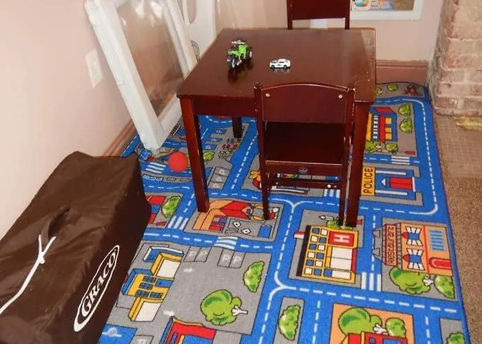 Apartment 3 Beds, Homey, Spacious, Stadiums, Free Parking, Parks *