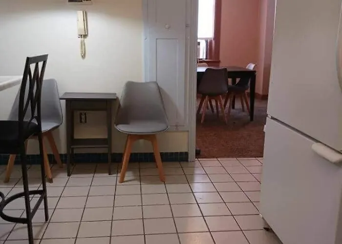 Apartment 3 Beds, Homey, Spacious, Stadiums, Free Parking, Parks Pittsburgh