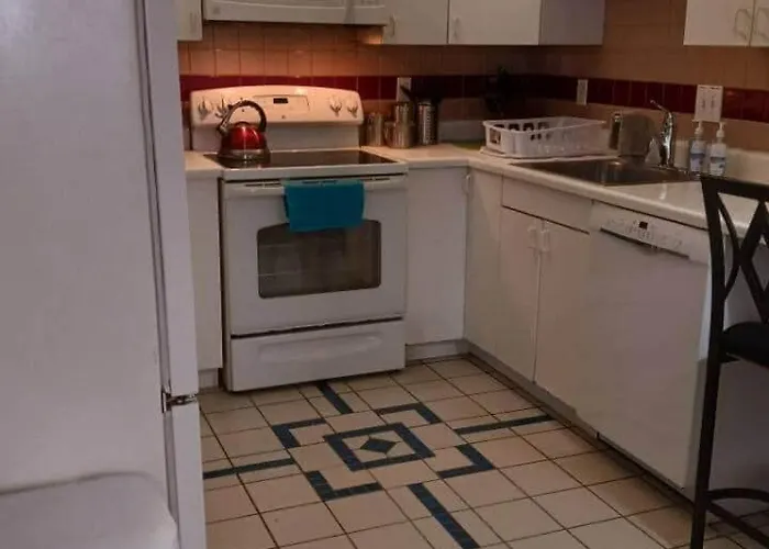 3 Beds, Homey, Spacious, Stadiums, Free Parking, Parks *