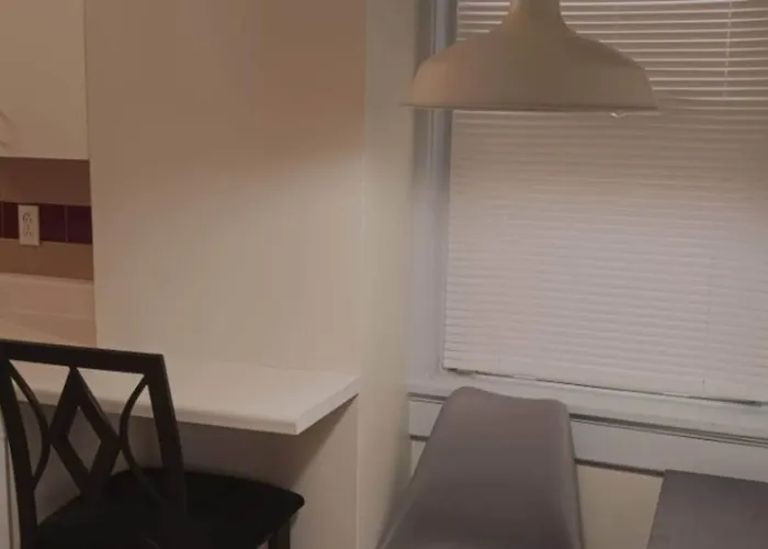 3 Beds, Homey, Spacious, Stadiums, Free Parking, Parks Apartment