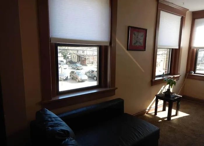 Apartment 3 Beds, Homey, Spacious, Stadiums, Free Parking, Parks
