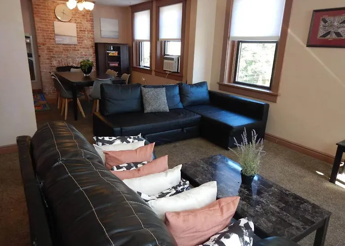 3 Beds, Homey, Spacious, Stadiums, Free Parking, Parks *