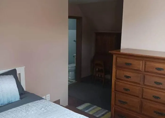 3 Beds, Homey, Spacious, Stadiums, Free Parking, Parks * Pittsburgh
