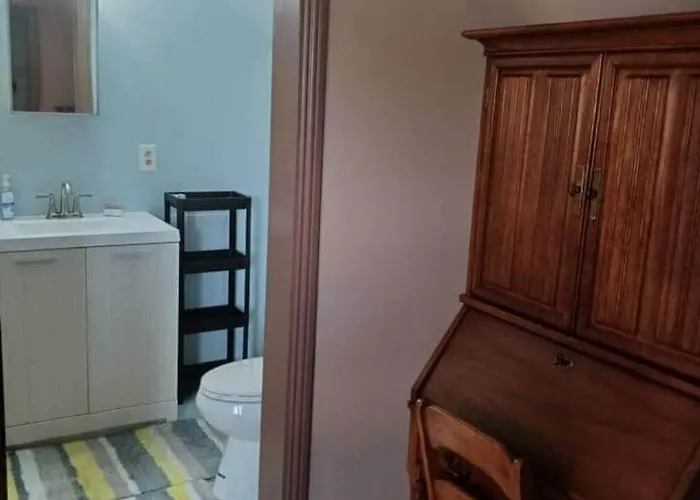 3 Beds, Homey, Spacious, Stadiums, Free Parking, Parks * Pittsburgh